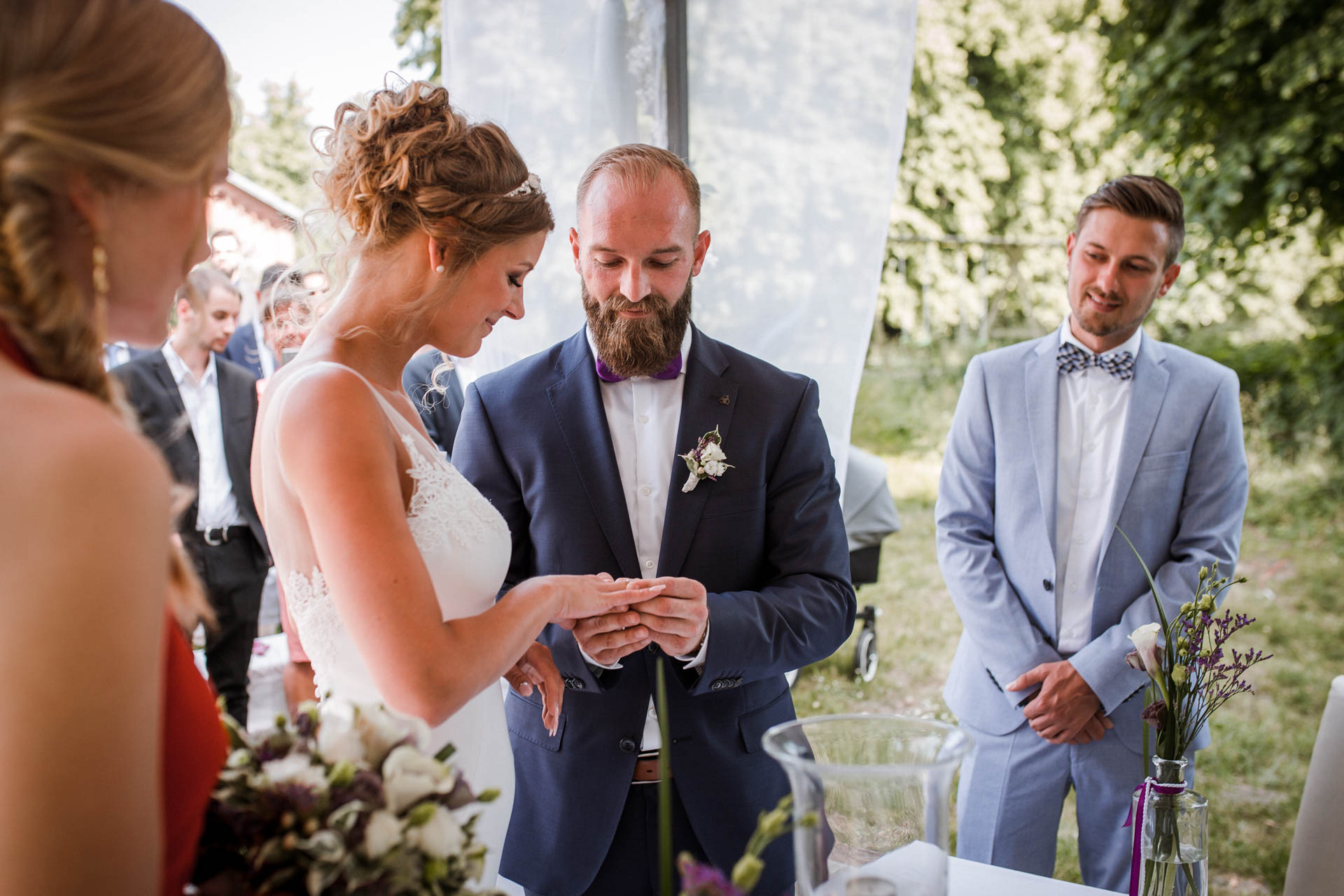 Hochzeitsfotograf für kreative und emotionale Hochzeitsportraits & Hochzeitsreportagen in Landgestuet Traventhal