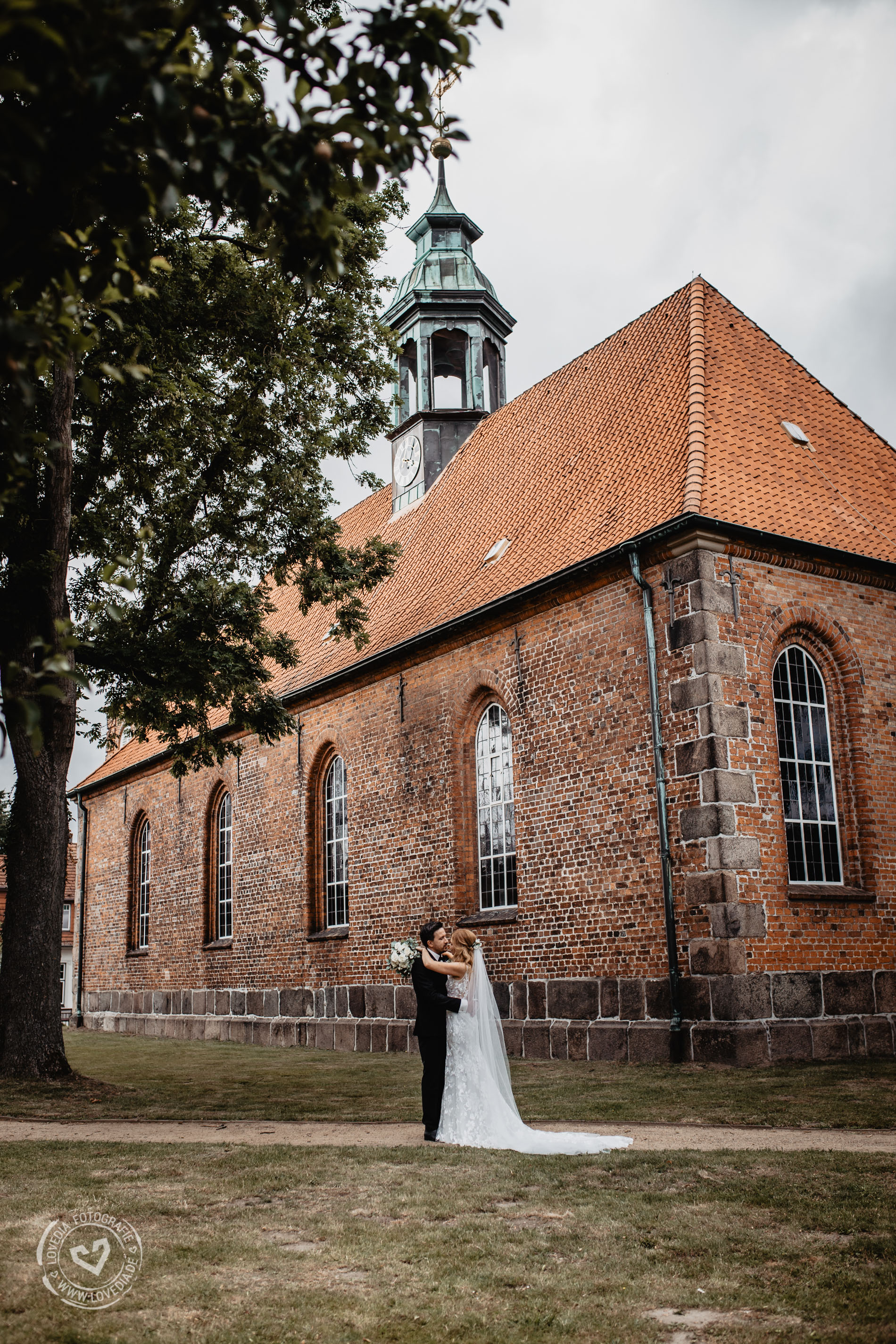 Als Hochzeitsfotografin begleitete ich das Brautpaar in der Ahrensburger Schlosskirche