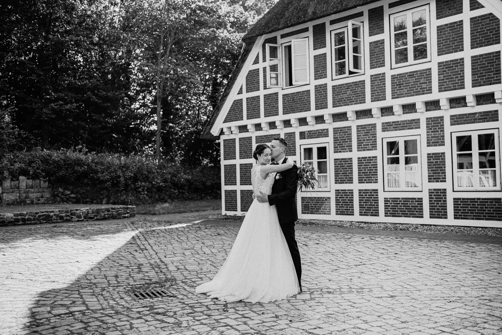 Als Hochzeitsfotografin begleitete ich das Brautpaar in der Kulturdiele op de Deel und im Hotel und Restaurant Forsthaus Dobrock Hemmoor
