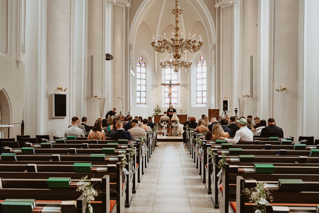 Hochzeitsfotograf Hamburg und Stade – Emotionale Trauung in ST. Marien Kirche bei Harsefeld