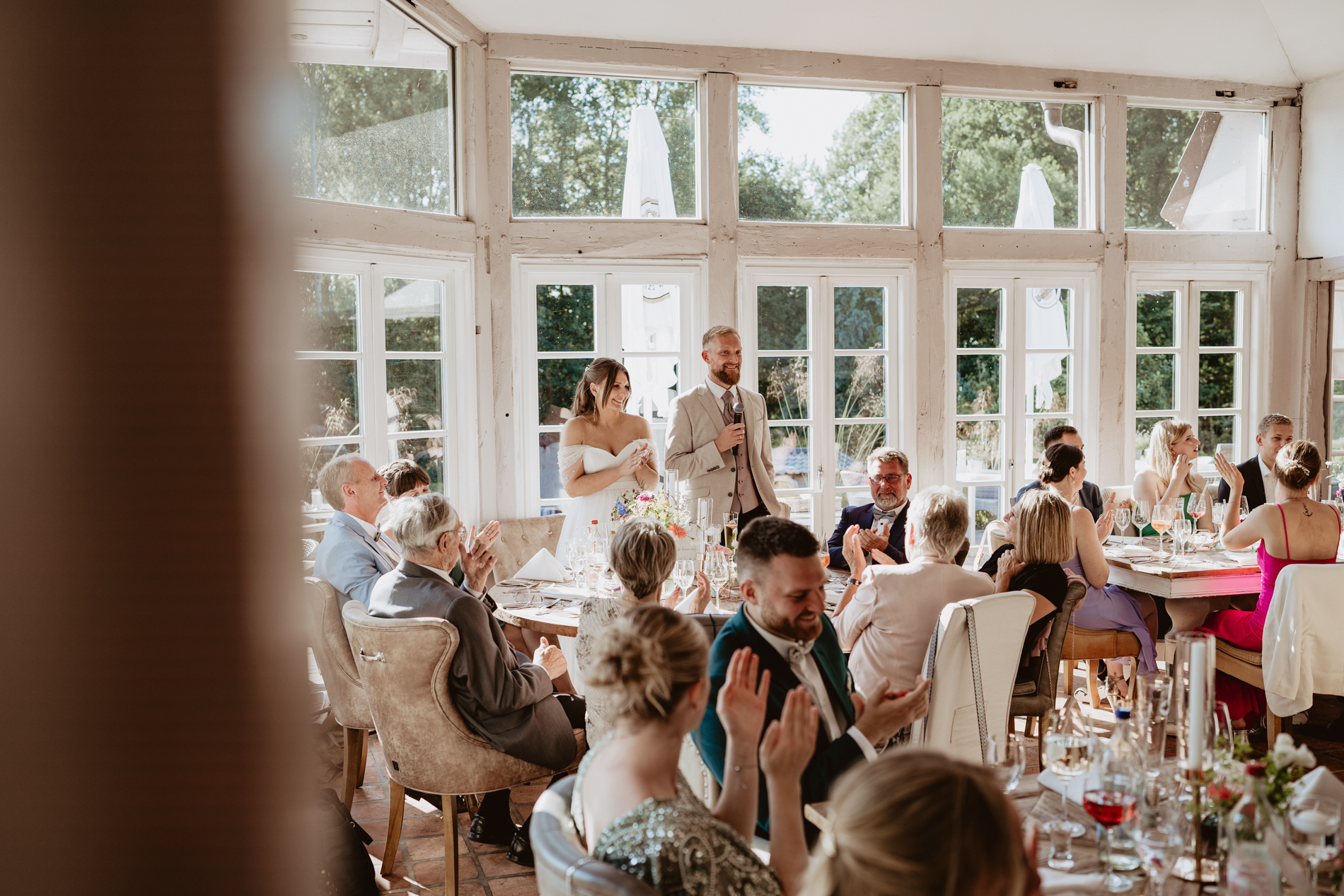 Gäste am Tisch Eventlocation Schanze am See