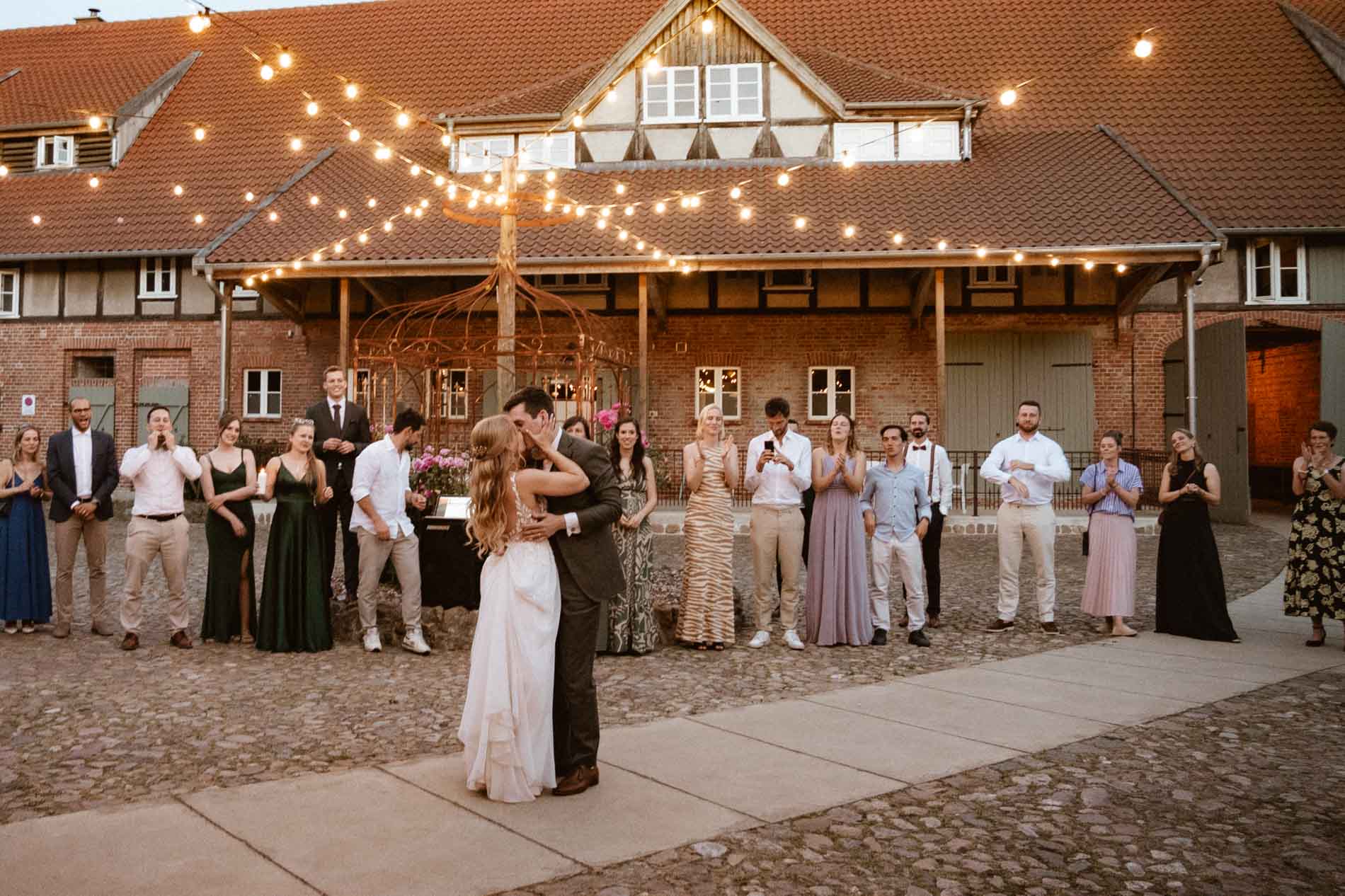 Hochzeitsfotograf Videograf Hamburg Trauung auf FarmInn in Kakerbeck Wittingen