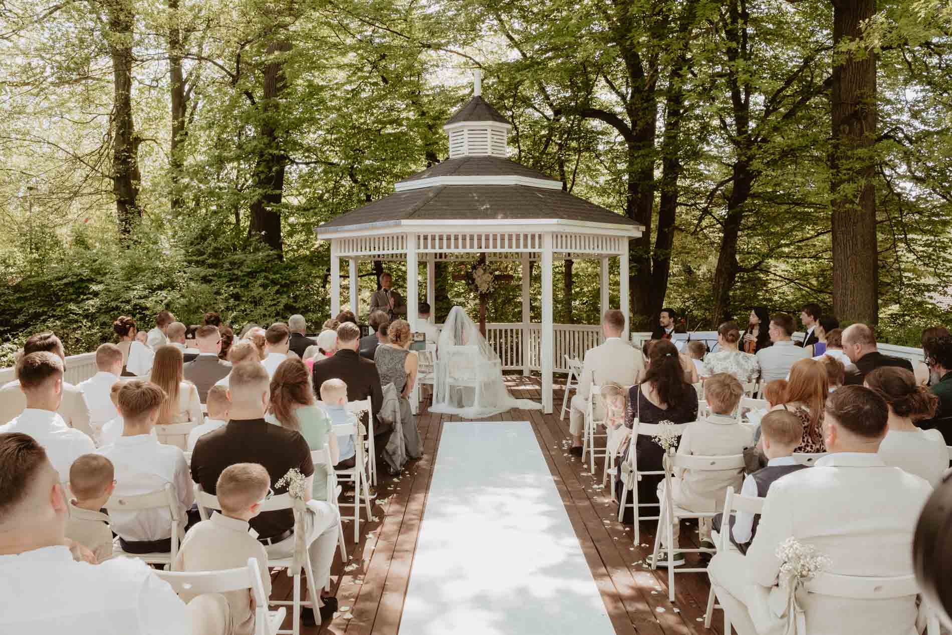 Hochzeitsfotograf Videograf Hamburg Trauung im Landhaus Westerhof Rosengarten